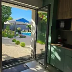 Studio Apartmen *
